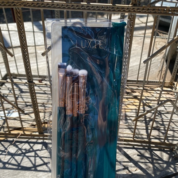 LUXIE Enchanted Eye Set NIB - Picture 2 of 6